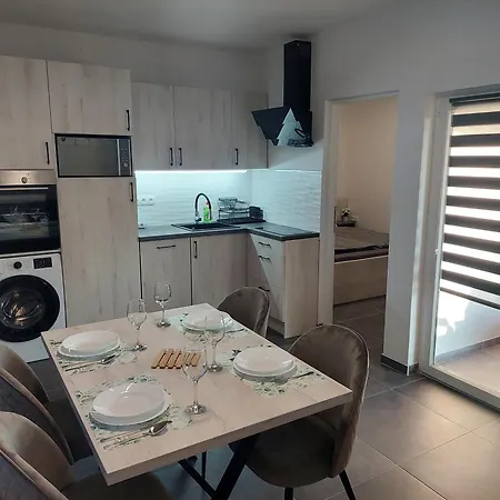 דירה Adria With Swimming Pool ויר