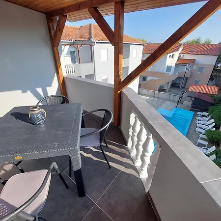 Adria With Swimming Pool Apartamento *