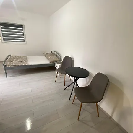Apartmán Adria With Swimming Pool Vir