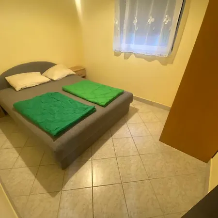 Apartamento Adria With Swimming Pool Vir
